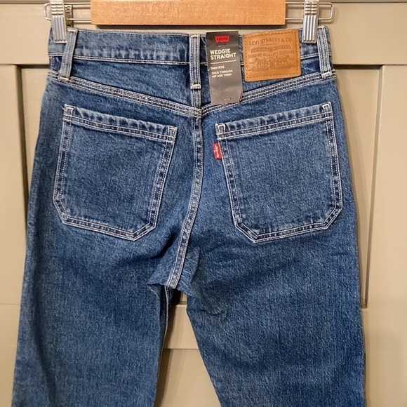 LEVI’S Wedgie Straight High Rise Crop Jeans in Middle Sister Size 25 New NWT - Picture 8 of 14